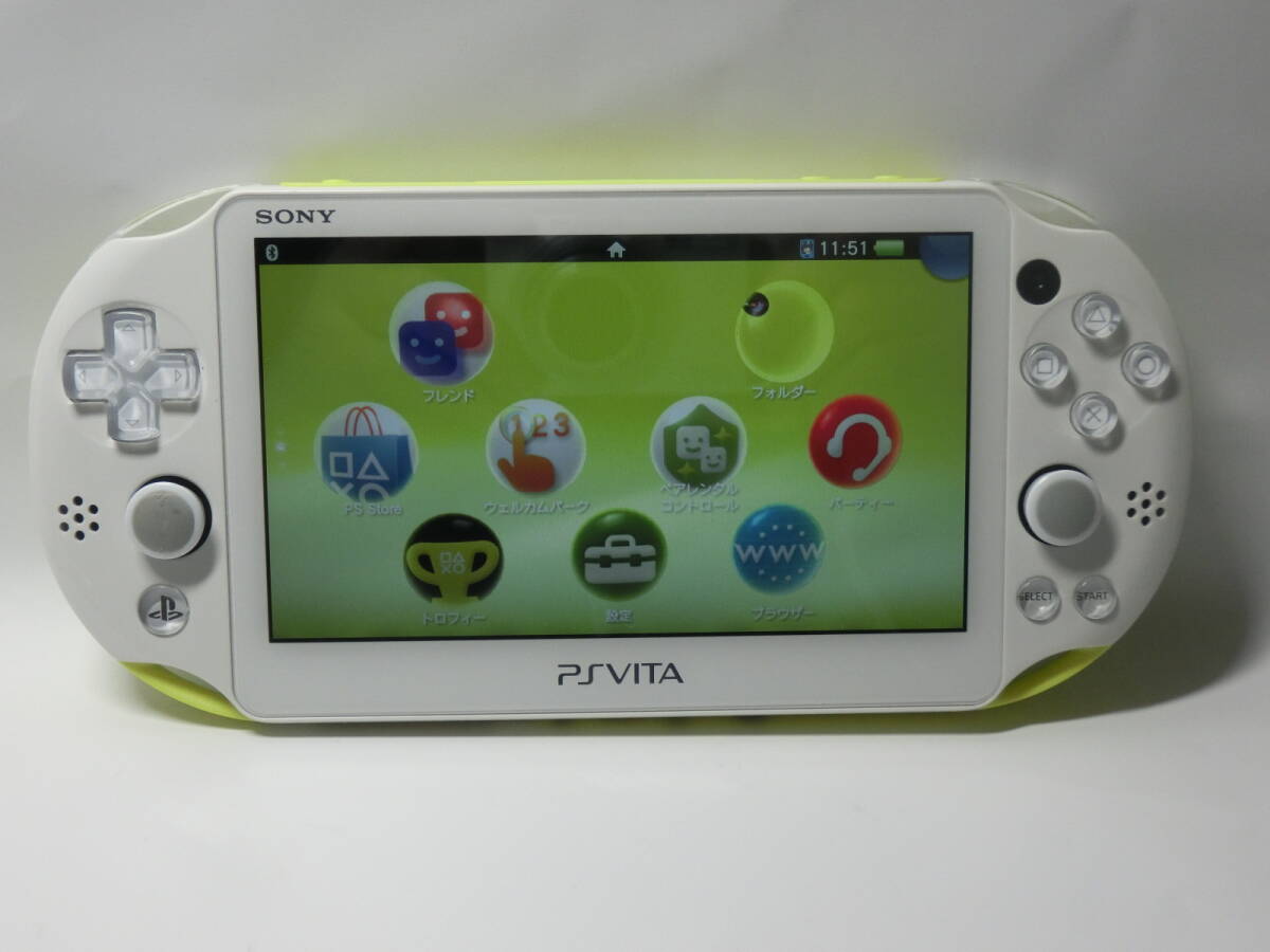 【№3013-ｇ6004】PlayStation Vita （PCH-2000シリーズ） Wi-Fiモデル 本体・ソフト付・32GBメモリーカード付 ライムグリーン/ホワイト の画像2