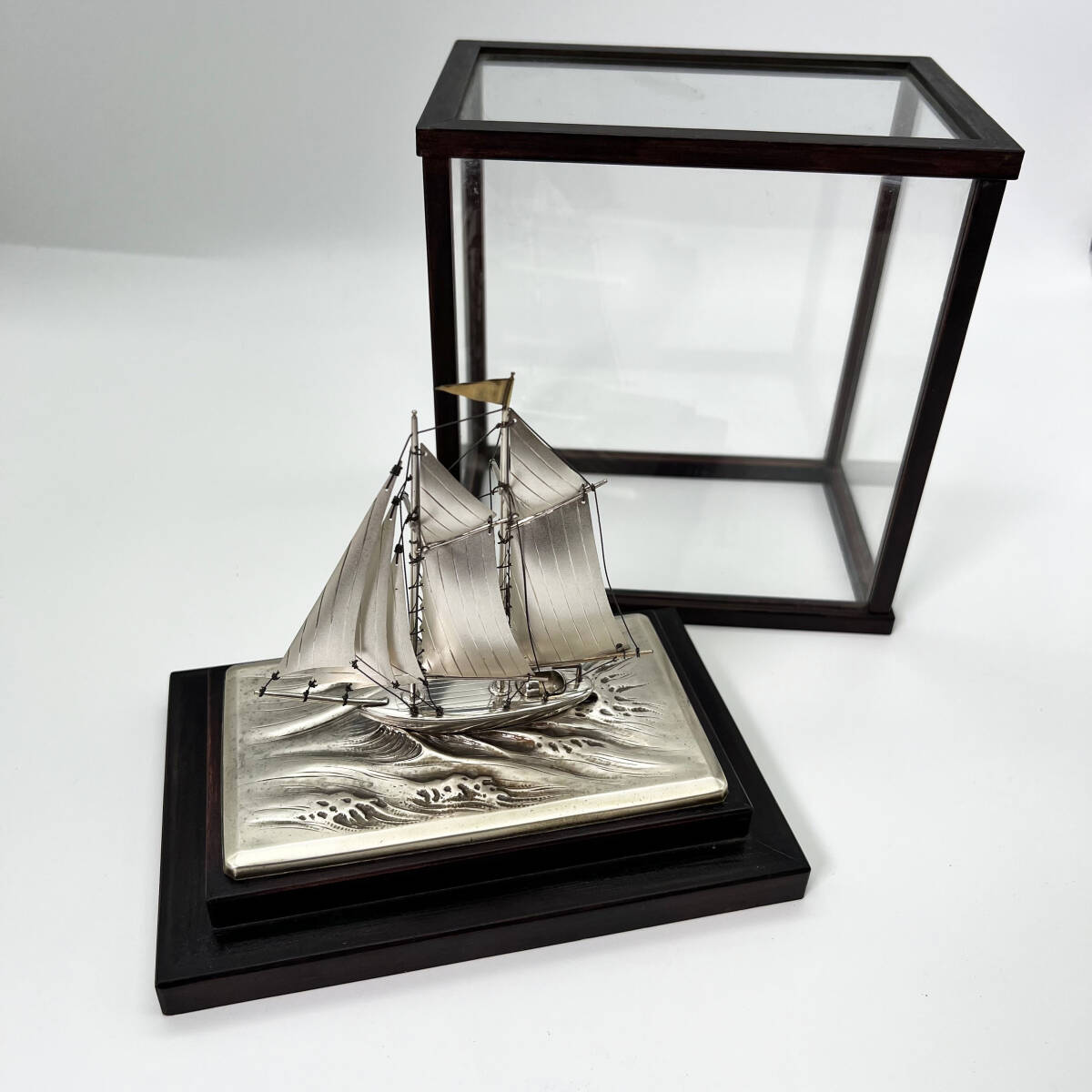 純銀製 ヨット 帆船 ガラスケース 置物 インテリア 銀 シルバー 銀細工_画像2