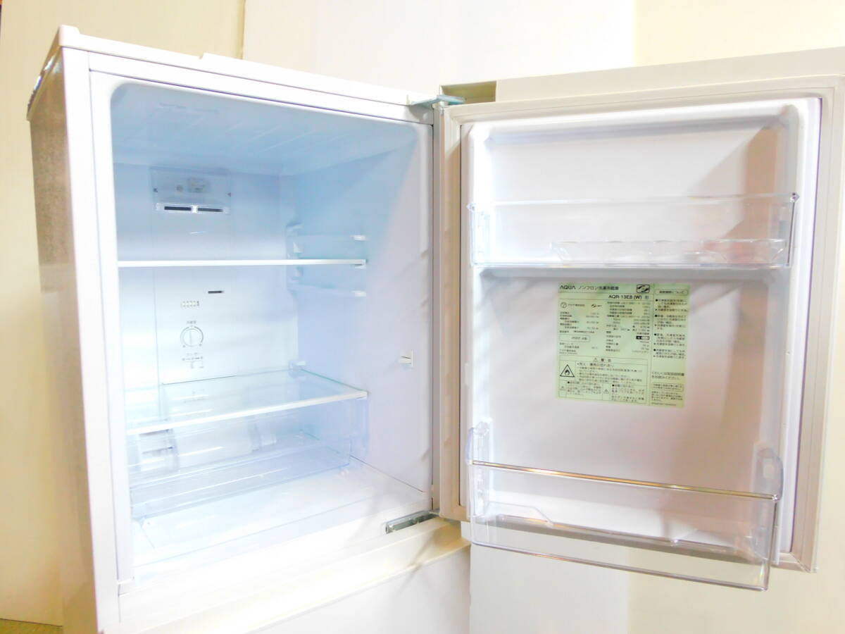 m596 ♪美品♪2022年製♪ AQUA アクア 2ドア ノンフロン冷凍冷蔵庫 AQR-13E8(W) 126L 耐熱100℃トップテーブル 46L大容量冷凍室の画像3
