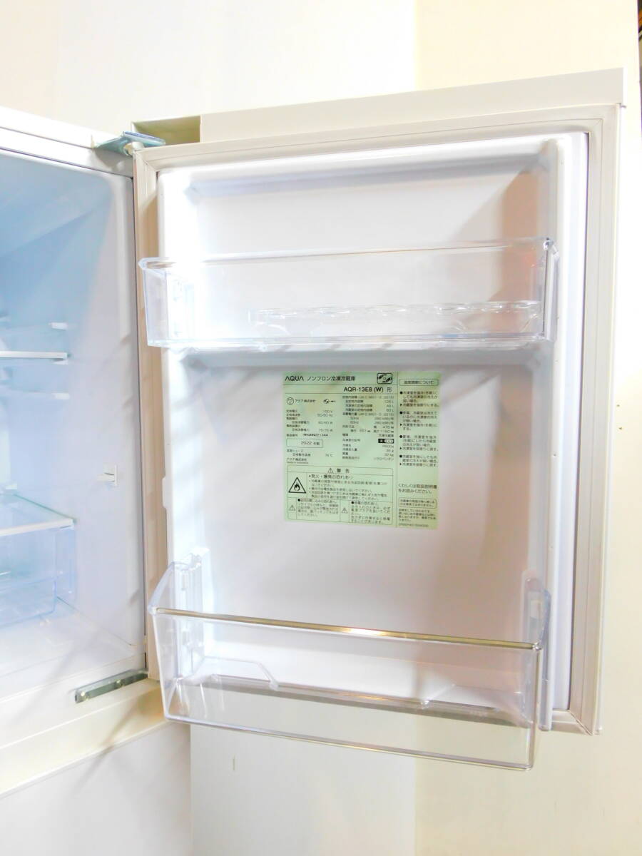 m596 ♪美品♪2022年製♪ AQUA アクア 2ドア ノンフロン冷凍冷蔵庫 AQR-13E8(W) 126L 耐熱100℃トップテーブル 46L大容量冷凍室の画像4