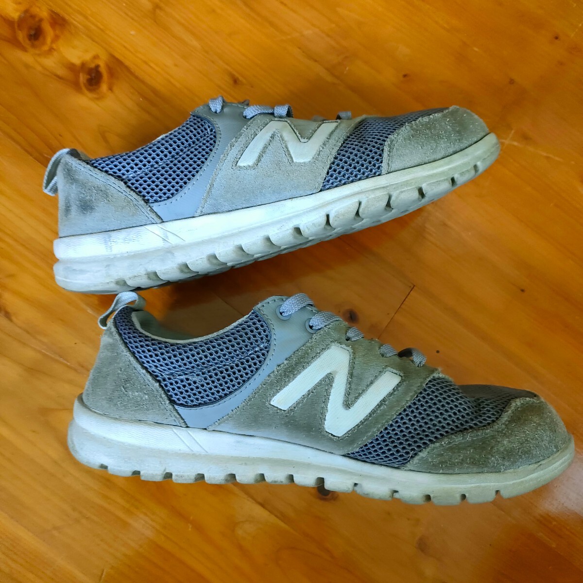 25.5㎝ 2E NB new balance　ニューバランス　運動靴　スニーカー　EE　グレー 　シューズ