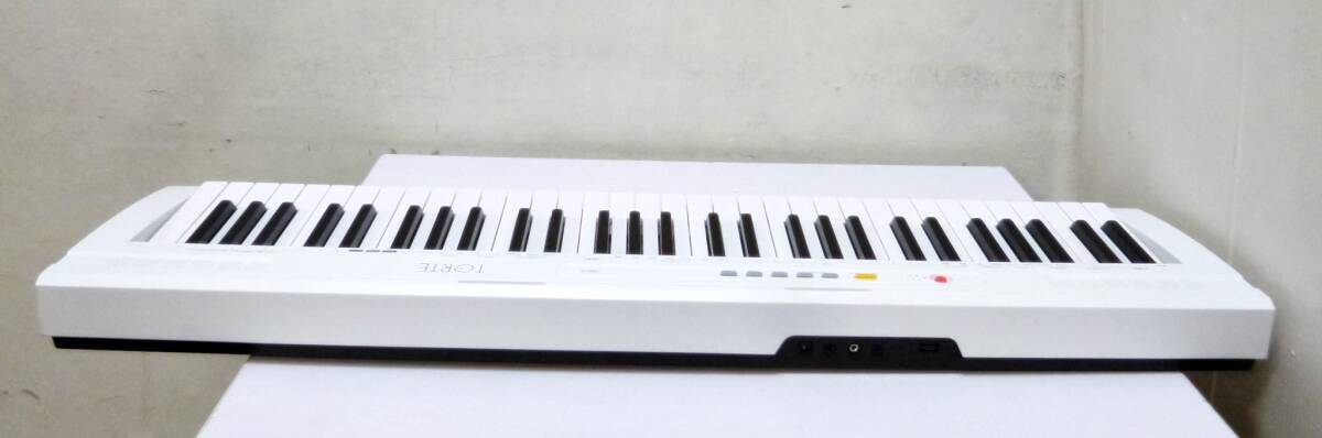 トルテ　電子キーボード　TSDK-61　動作良好　61鍵盤　軽量スリム設計　初心者　鍵盤楽器　ホワイト　TORTE