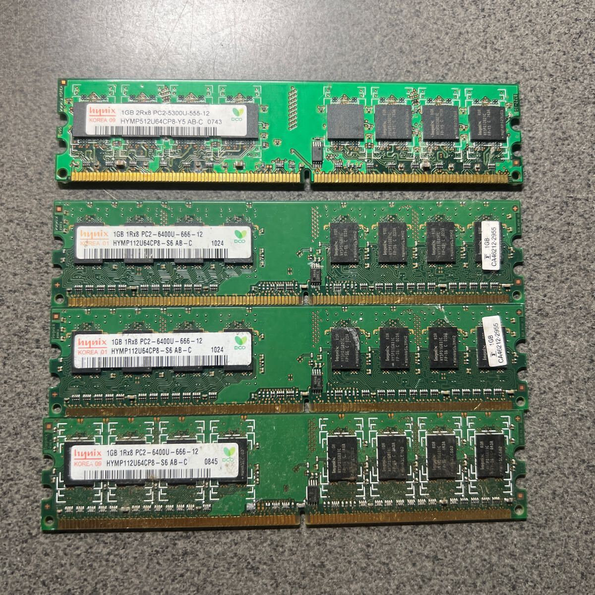 hynix 1GB 1R×8 PC2-6400U-666-12、hynix 1GB 2R×8 PC2-5300U-555-12 計4枚1セット_画像1