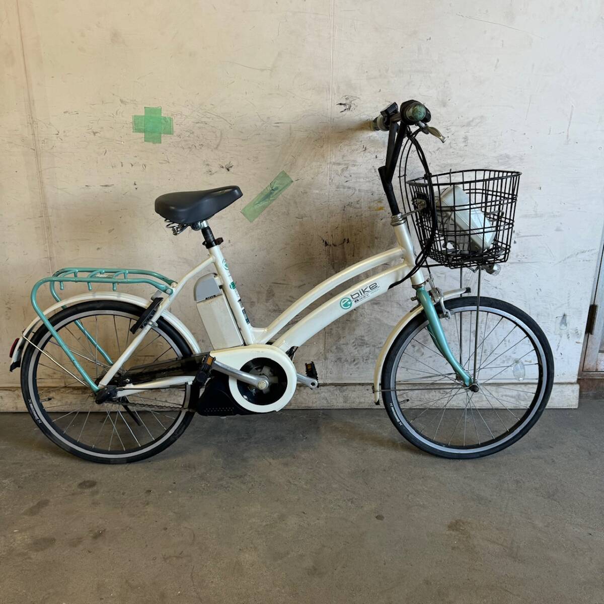 □岐阜発　△E-bike/i-MiEV/電動アシスト自転車/20インチ/3段変速/充電器付/バッテリー3.8Ah/走行確認/防犯有り/現状品　R6.3/18□