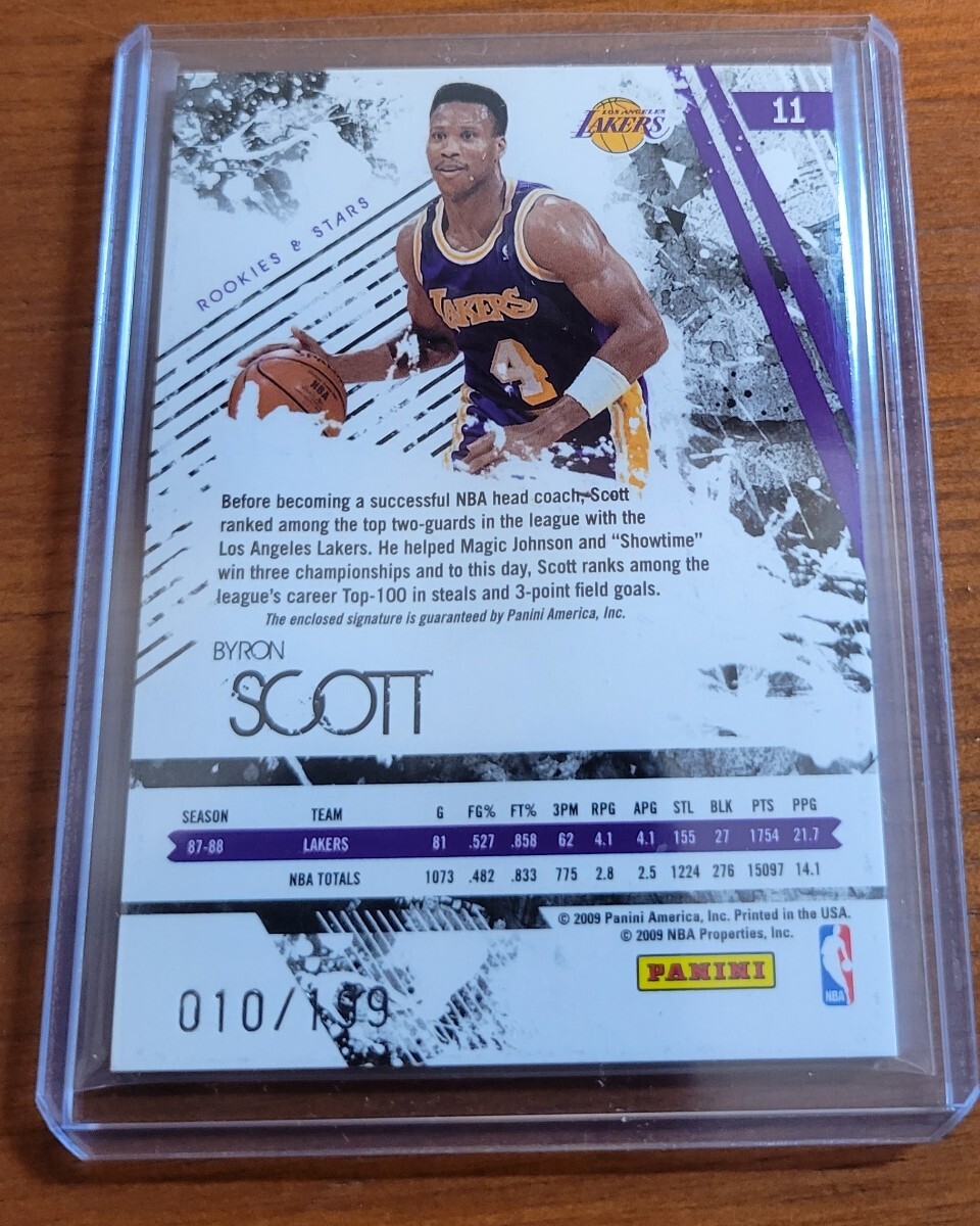 09-10 Rookies & Stars Team Logo patch Auto Byron Scott Lakers バイロン スコット サイン レイカーズ 199枚限定 シリアル入り_画像2