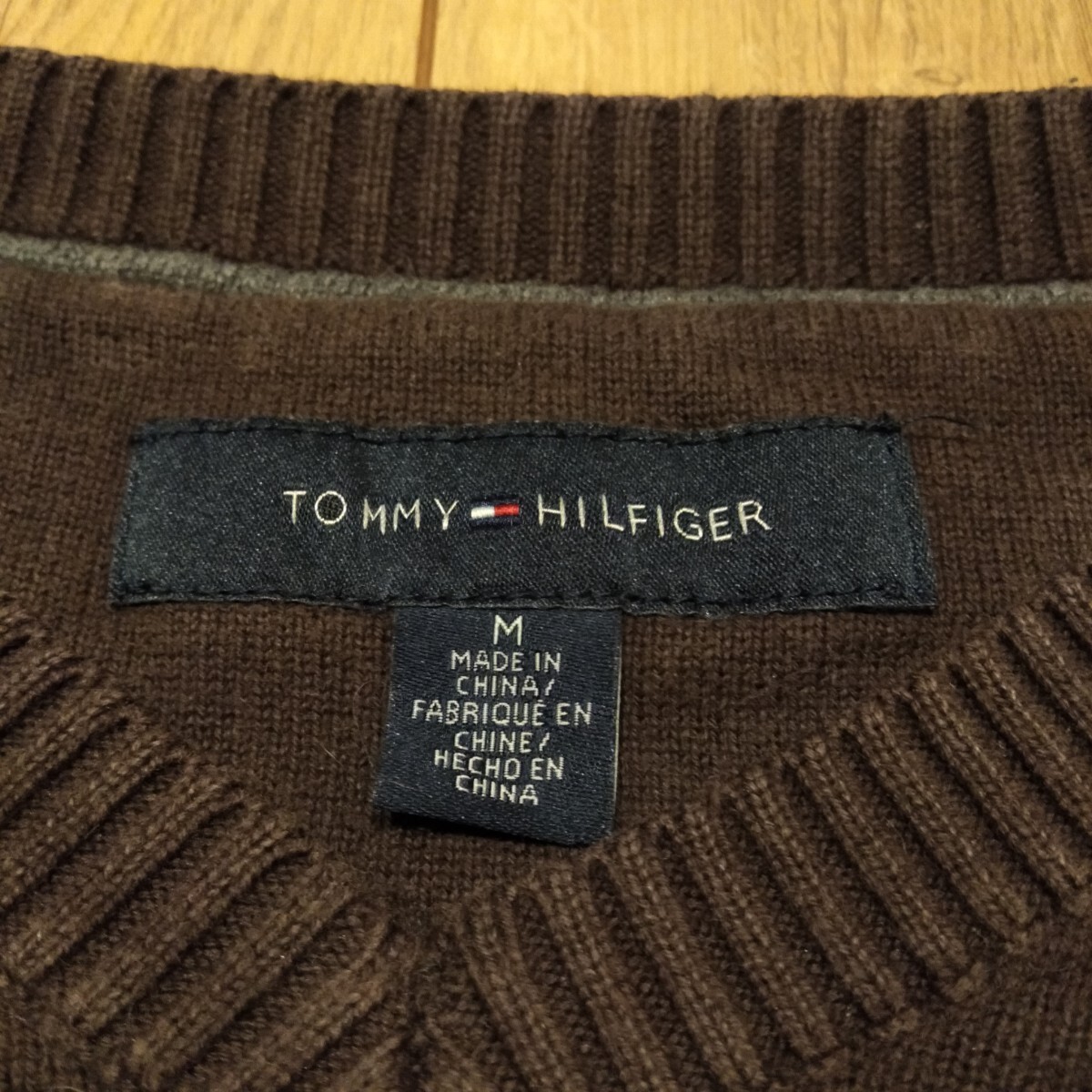 ☆USA古着卸 Mサイズ TOMMY HILFIGER トミーヒルフィガー Vネック ロゴ刺繍 ボーダー ニット_画像4