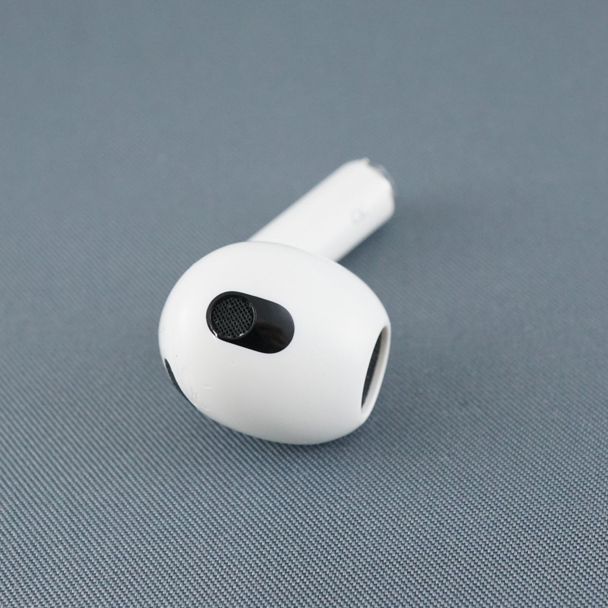 Apple AirPods 第三世代 右イヤホンのみ USED品 R 片耳 右耳 A2565 ワイヤレスイヤホン 耐汗 耐水 MME73J/A 完動品 中古 KR V0213_画像3