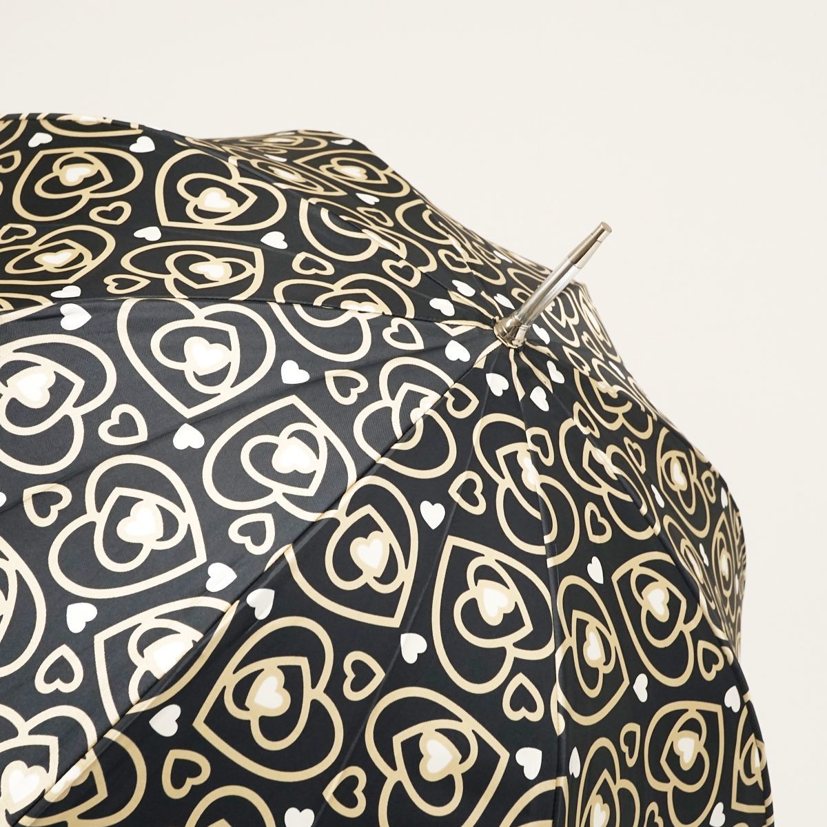 傘 YSL イヴサンローラン USED美品 ブラック ベージュ ハートプリント ロゴ刺繍 グラス骨 おわん型 ハートチャーム 60cm S A0343の画像6