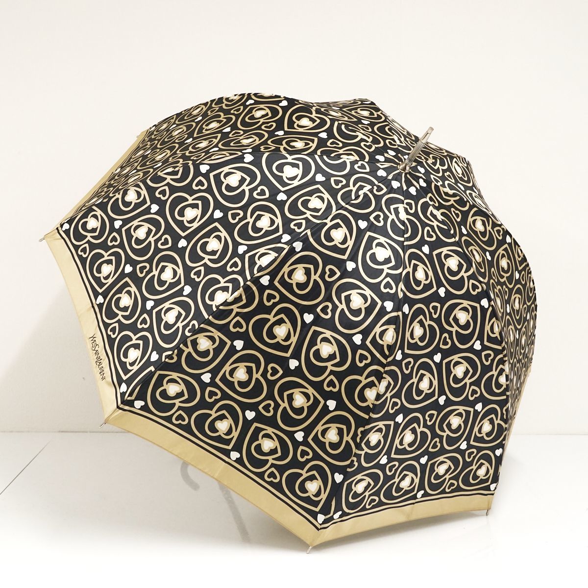 傘 YSL イヴサンローラン USED美品 ブラック ベージュ ハートプリント ロゴ刺繍 グラス骨 おわん型 ハートチャーム 60cm S A0343の画像2