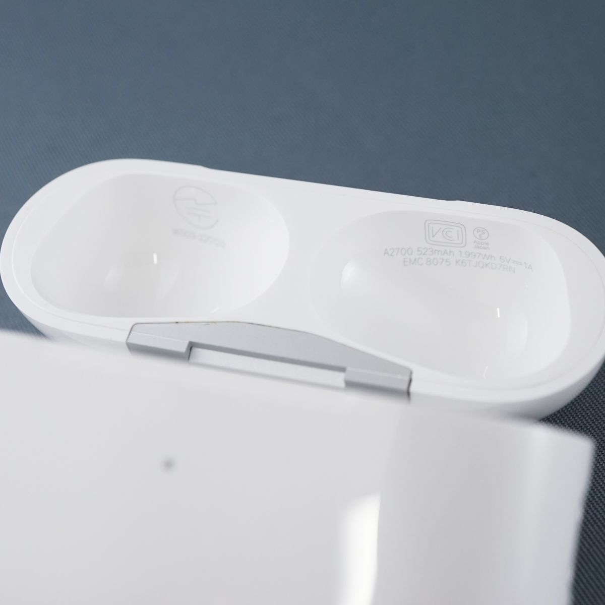 Apple AirPods Pro 第二世代 充電ケースのみ USED超美品 ワイヤレスイヤホン MagSafe充電ケース Lightning MQD83J/A 完動品 KR V0063