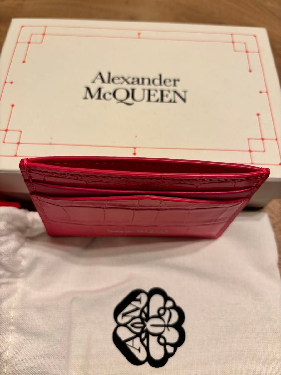 ALEXANDER MCQUEEN レザー カードケース　名刺入れ　ピンク　新社会人　レディース　お洒落　可愛い　人気ブランド