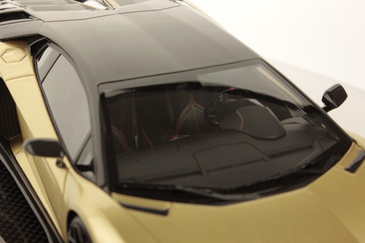 人気特価激安 世界で1台 赤字即決 完全未開封 最高級カーボン台座 MR 1/18 BBR