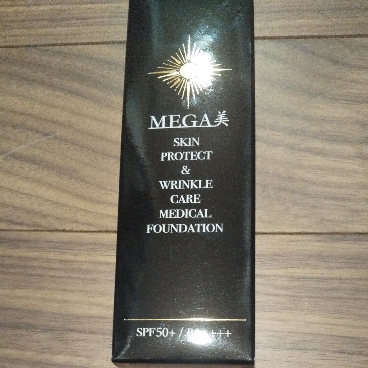 MEGA美薬用リンクルケア美白リキッドファンデーションLO