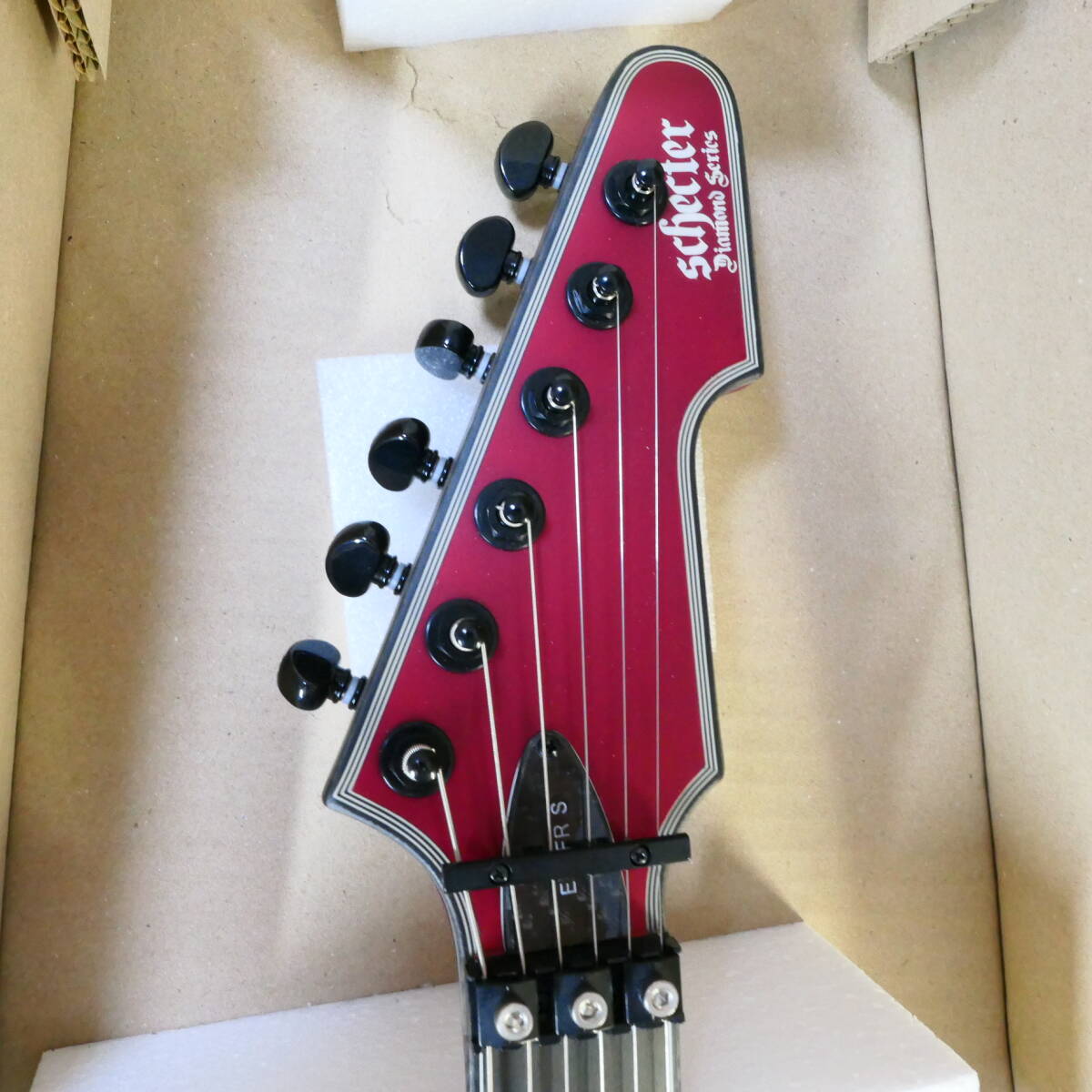 SCHECTER E-1 FR S Special Edition Candy Apple Red シェクター エクスプローラータイプ 赤 アーム付き 入手困難 長いサスティンの画像7