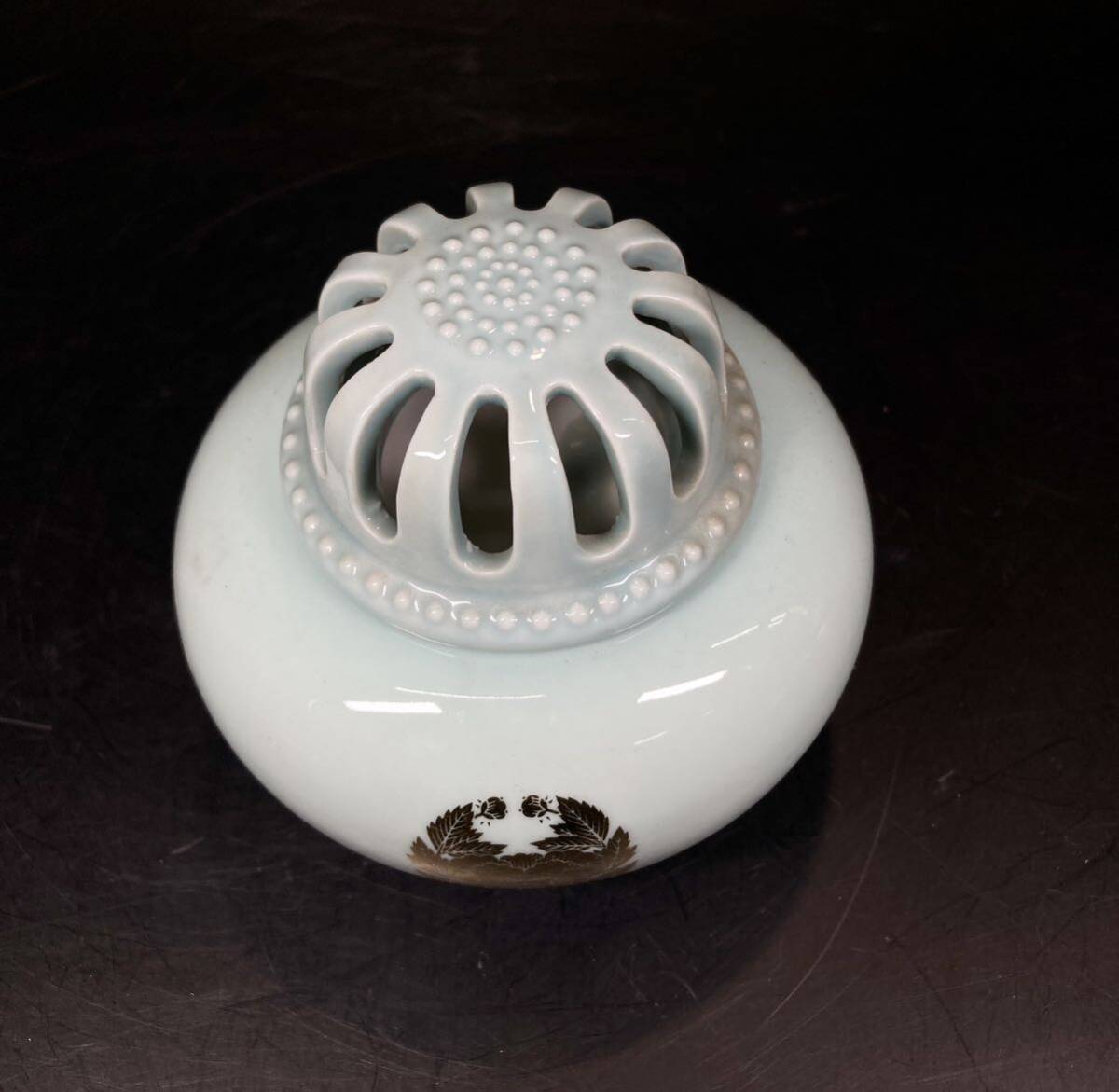  celadon circle censer three pair censer . type ceramics and porcelain tea utensils . tool fragrance ornament 