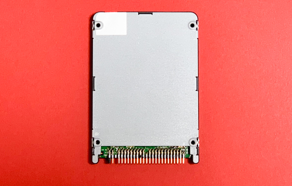 100円～【IDE接続】 CFD SSD CSSD-PNM64WJ2 64GB_本体底面です