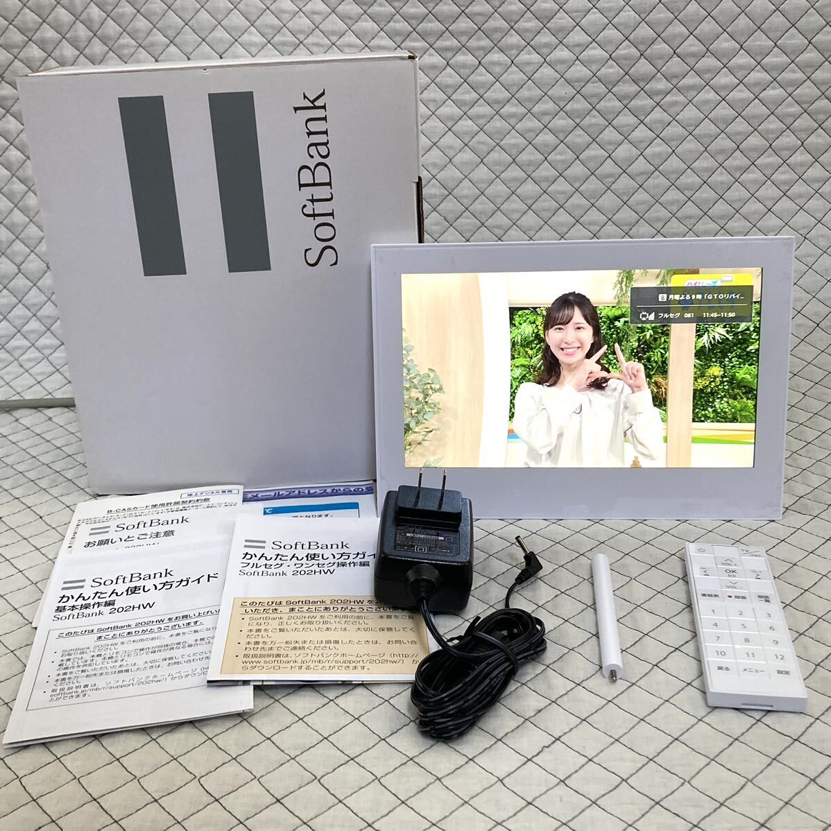 【美品】【圏外表示無】SoftBank PhotoVisionTV 202HW 地デジ防水テレビ 全画面化&圏外表示改造済 ワンセグ フルセグ お風呂車中泊災害用W2_画像1