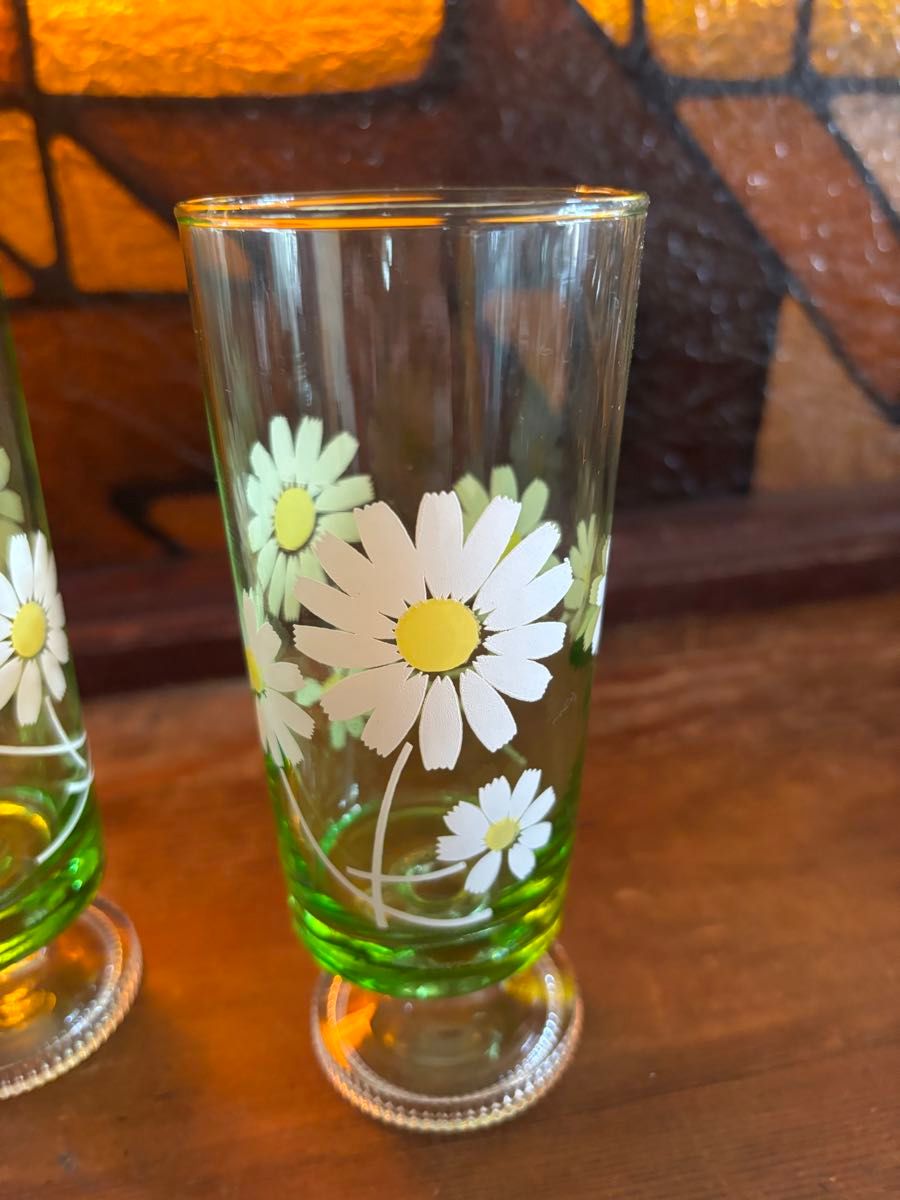 昭和レトロ　レトロポップ　足付きグラス　 グラス　アデリア ADERIA 花柄　マーガレット