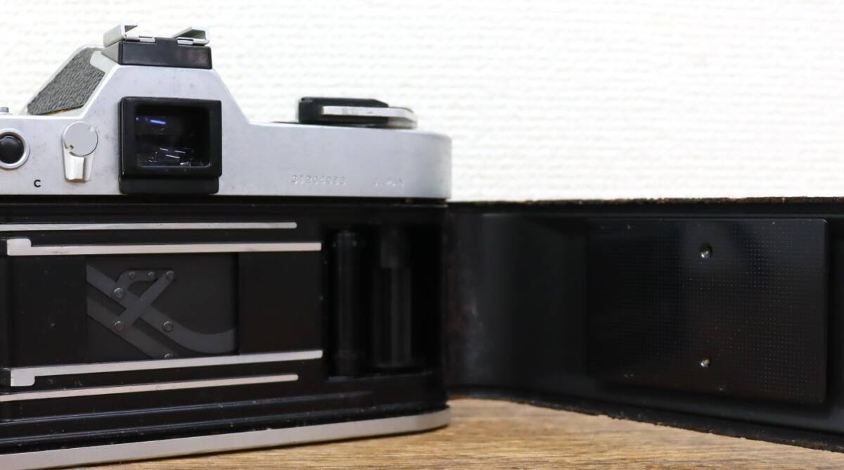 YASHICA/ヤシカ 一眼レフカメラ ELECTRO AX レンズ/DS-M 50mm F1.7 ボディ/ブラック/シルバー 動作未確認/現状品 『ZM55』_画像10