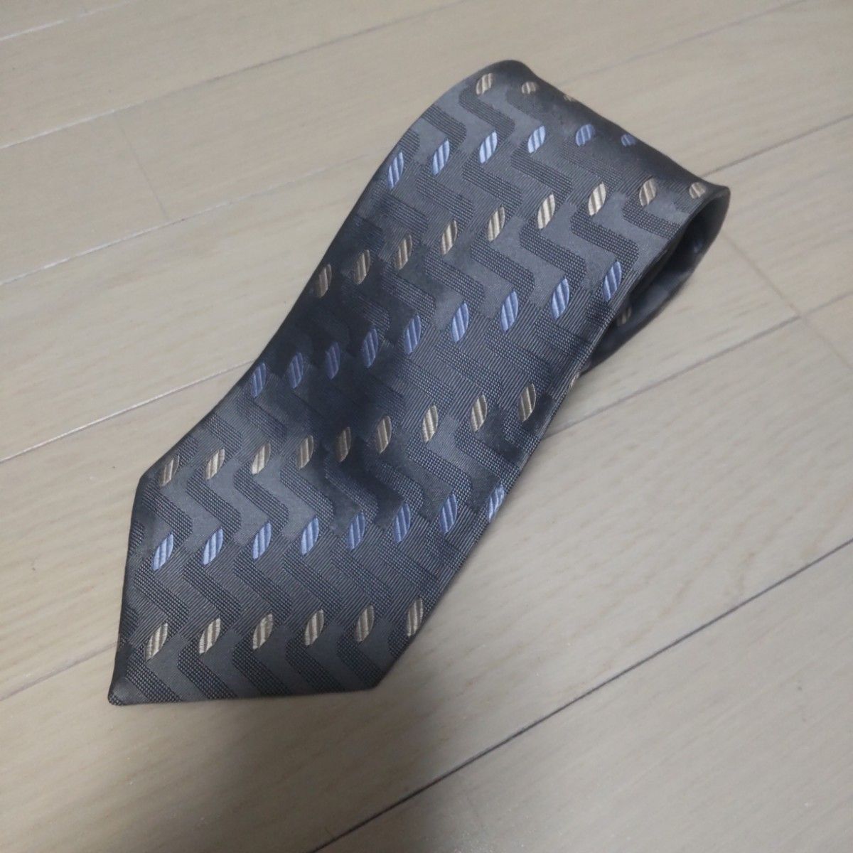 ギラロッシュ 日本製 グレー 小紋柄 シルク 入学式 入社式 ネクタイ