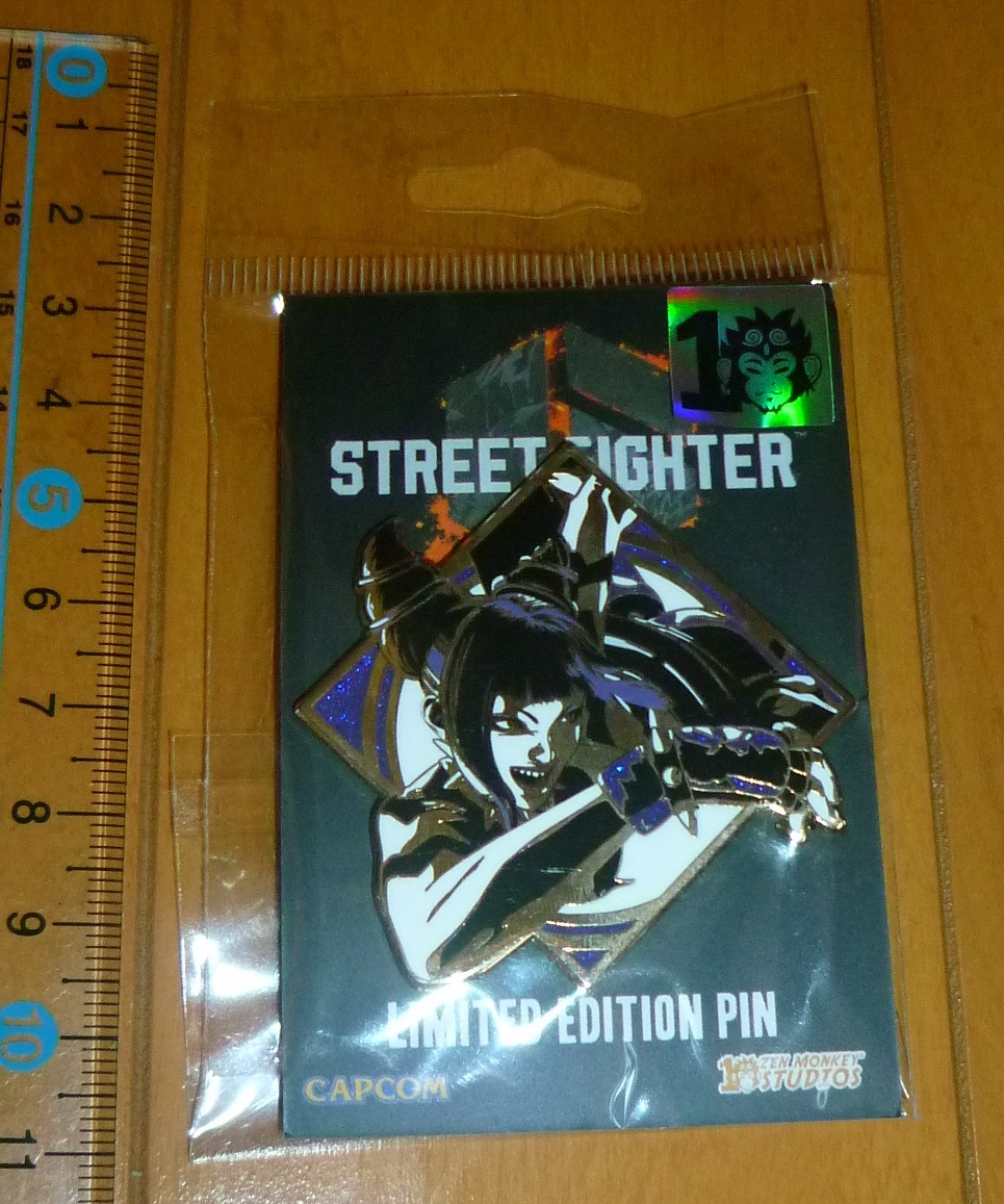 送料込!!ストリートファイター【ハン・ジュリ】世界限定200個公式バッジSTREET FIGHTER/カプコン・アメリカ発売・金属製バッジ/未開封