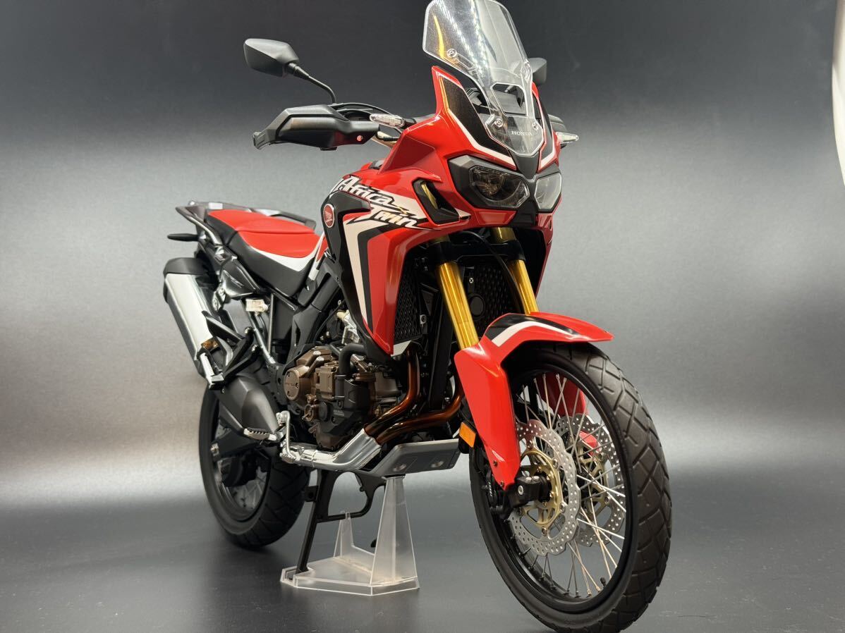 塗装済完成品　タミヤ　1/6 Honda CRF1000L アフリカツイン　ヴィクトリーレッド_画像2