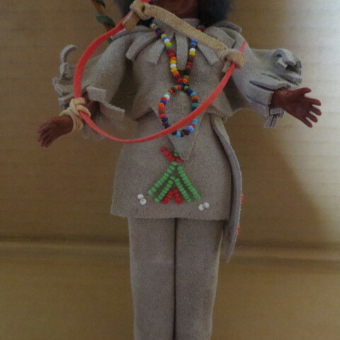 Carlson Dolls　カールソンドール　USA　弓持ちインディアン人形　スリープアイ_画像3