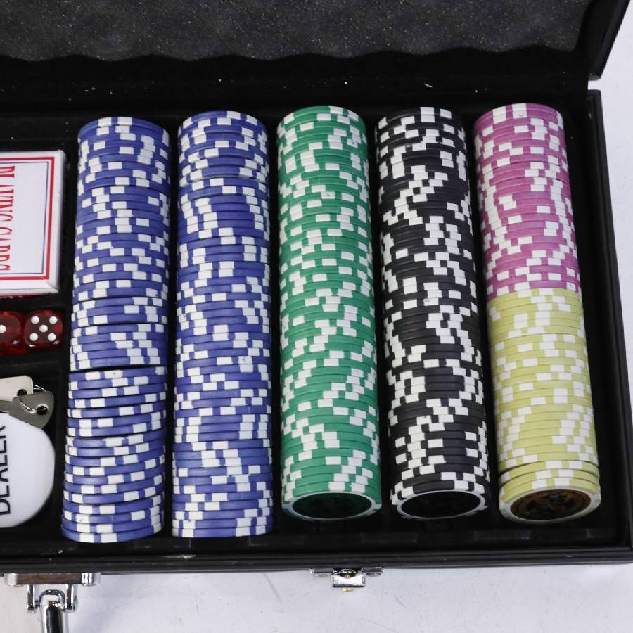 カジノコイン ポーカーチップ ポーカーセット ブラックジャック ハードケース付き★796v15の画像3