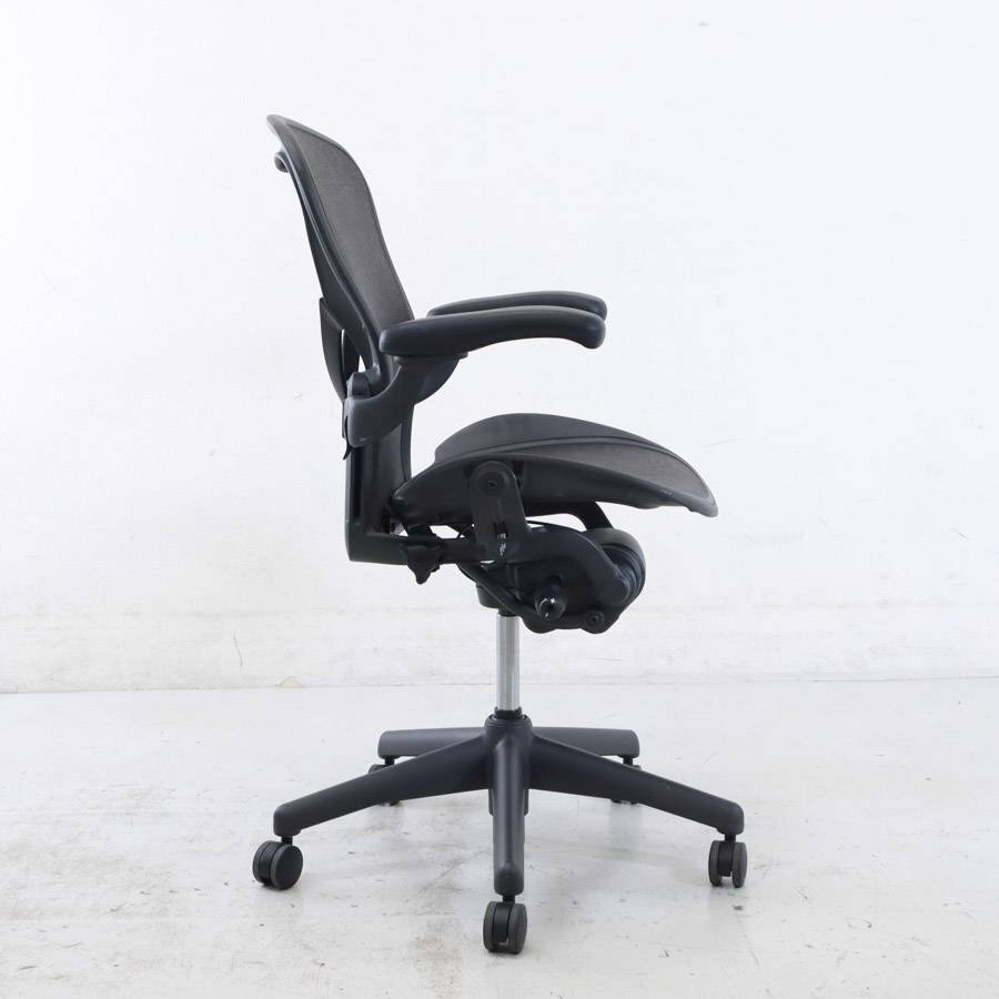 ハーマンミラー アーロンチェア フル装備 Bサイズ グラファイトカラー HermanMiller★805h04の画像6