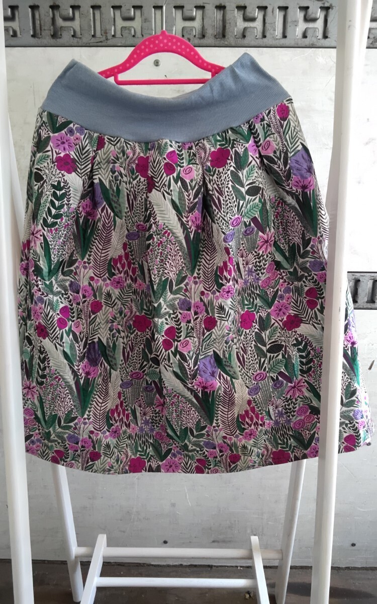 【服-15】LUCY PEARL ルーシーパール スカート 女性用 花 ファッションの画像1