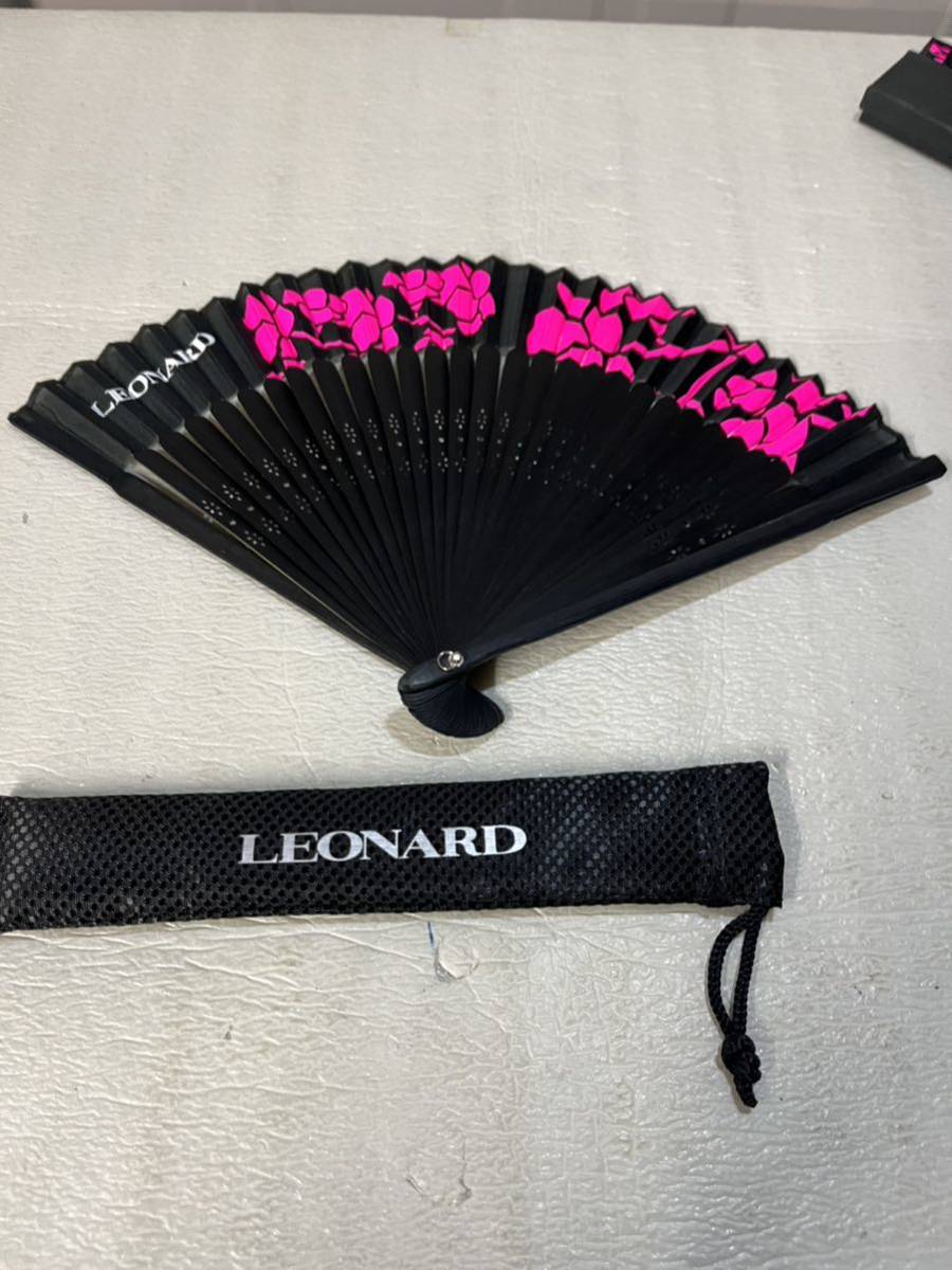 【中古品】LEONARD レオナール 扇子 収納袋付き 一部箱付き 花柄_画像3