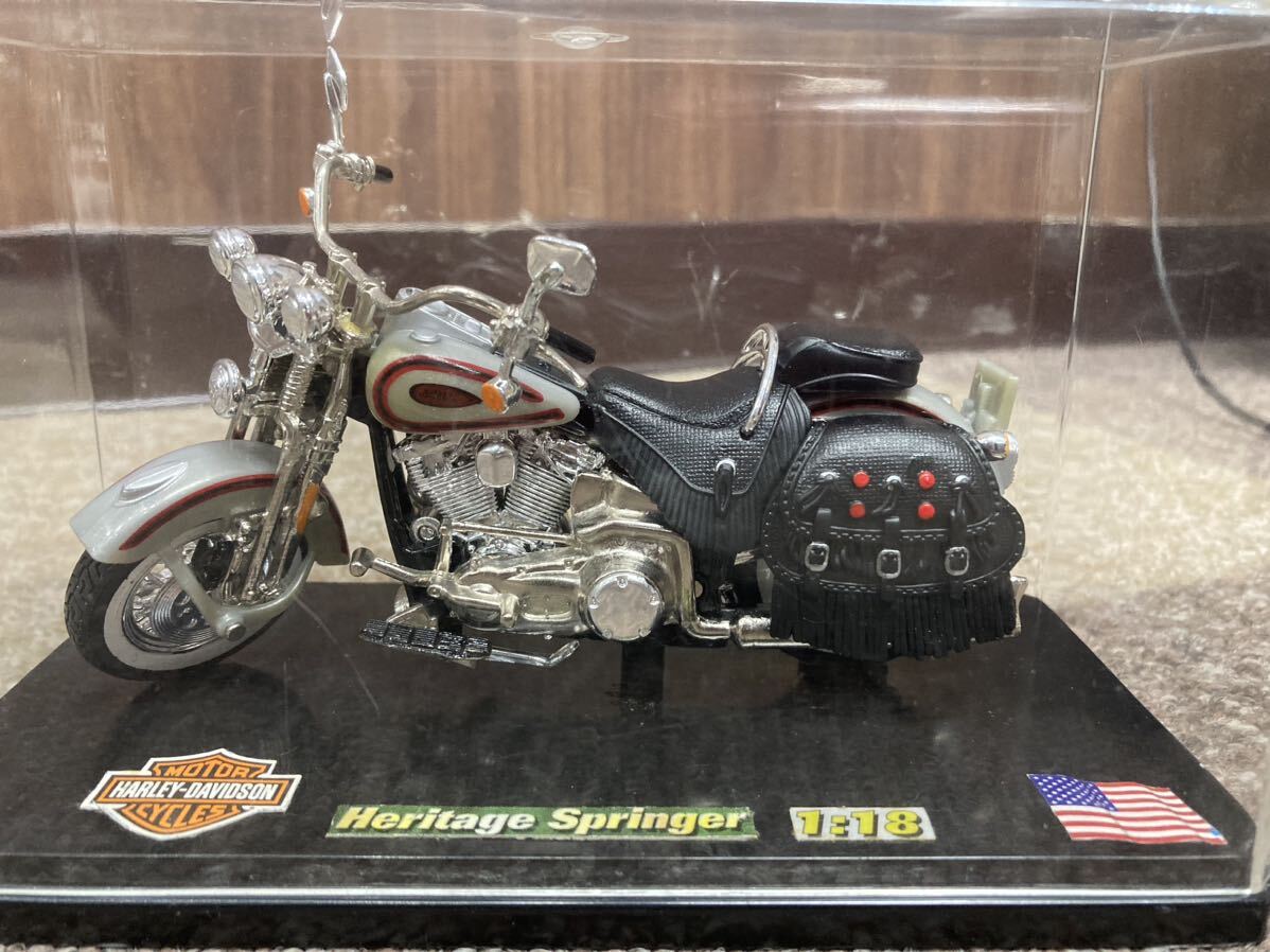 マイスト「1/18 ハーレーダビッドソン 1999 FLSTS Heritage Softail Springer」maisto バイク ミニカーの画像1