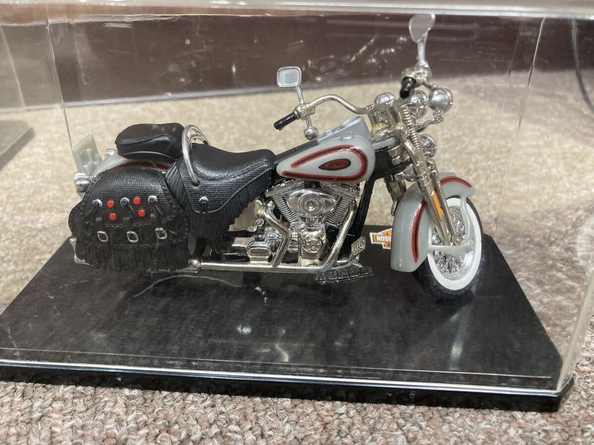 マイスト「1/18 ハーレーダビッドソン 1999 FLSTS Heritage Softail Springer」maisto バイク ミニカーの画像3