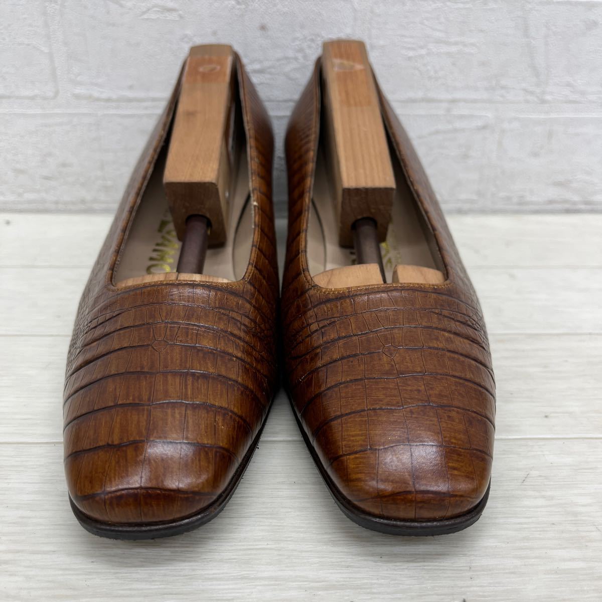 1367◎ ④ イタリア製 Salvatore Ferragamo サルヴァトーレ フェラガモ 靴 パンプス ヒール カジュアル ブラウン レディース5.5_画像3