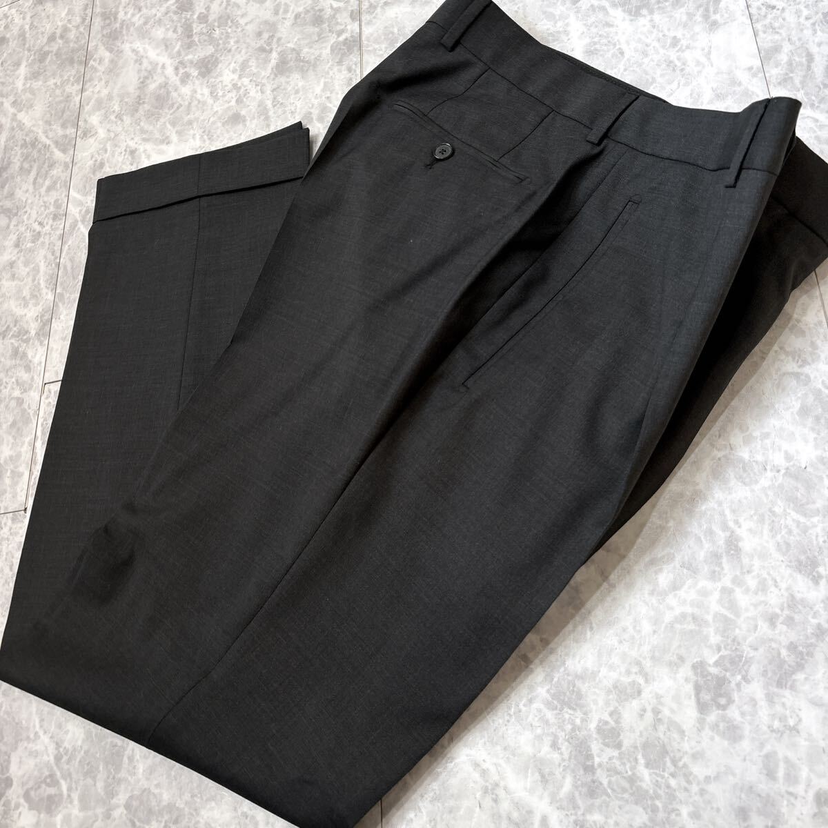 A ＊ '高級感溢れる' 極上ウール100% HUGO BOSS ヒューゴボス 高品質 WOOL スラックスパンツ size50 メンズ 紳士服 ボトムス _画像1