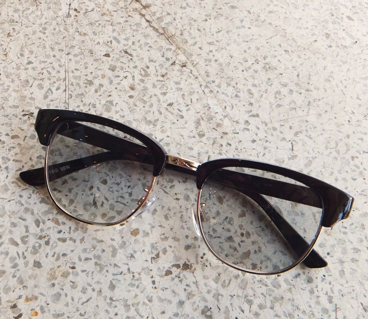 未使用 ブローサングラス ブラック＆ゴールド×ライトグレー ブロー型 サーモントシェイプ 眼鏡 めがね メガネ