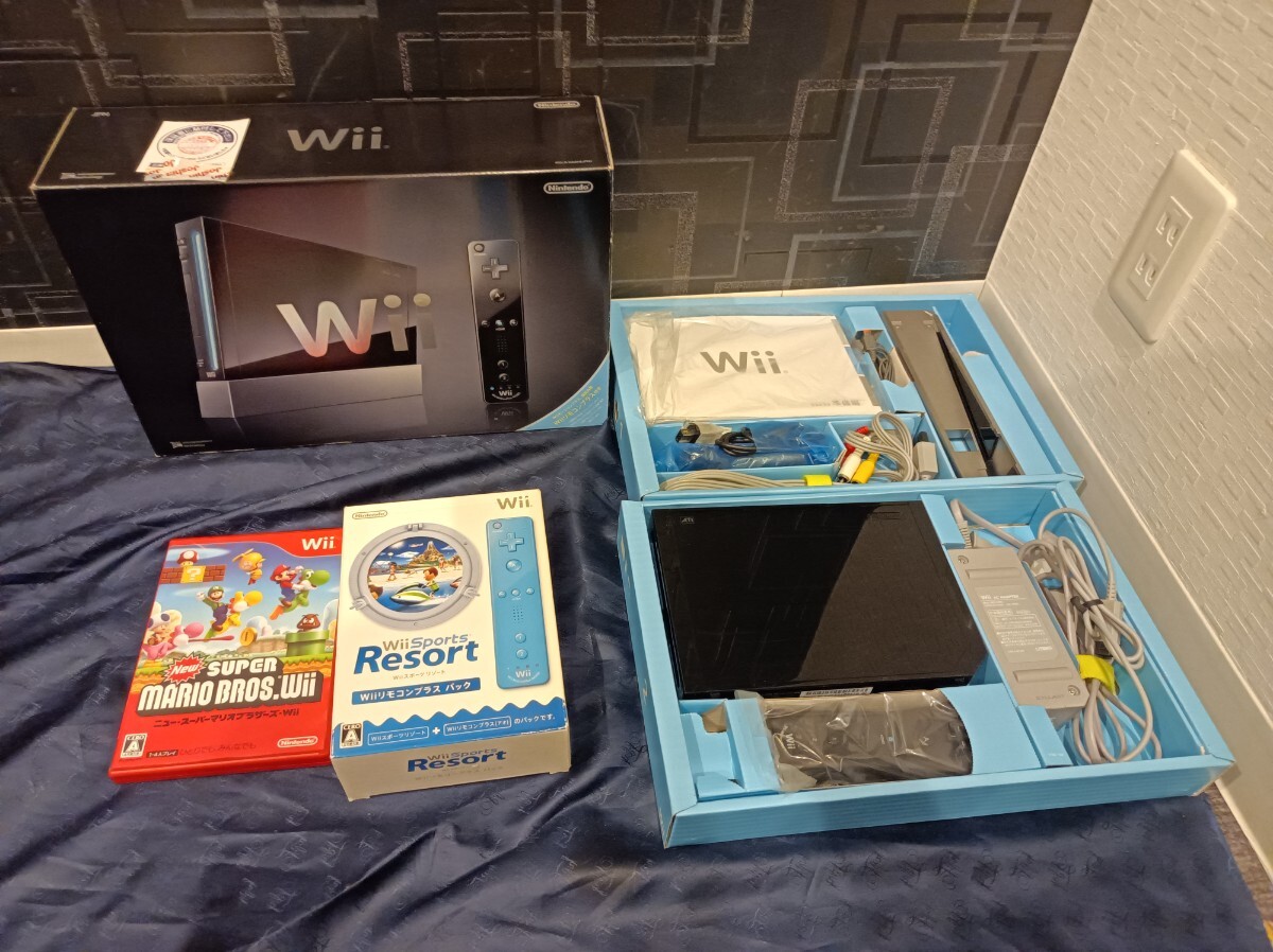 nn0202 170 Nintendo Wii ブラック RVL-001(JPN) ソフト1本 リモコンプラスパック まとめ売りセット 中古 現状品 任天堂 マリオ wiiSPORTS_画像1