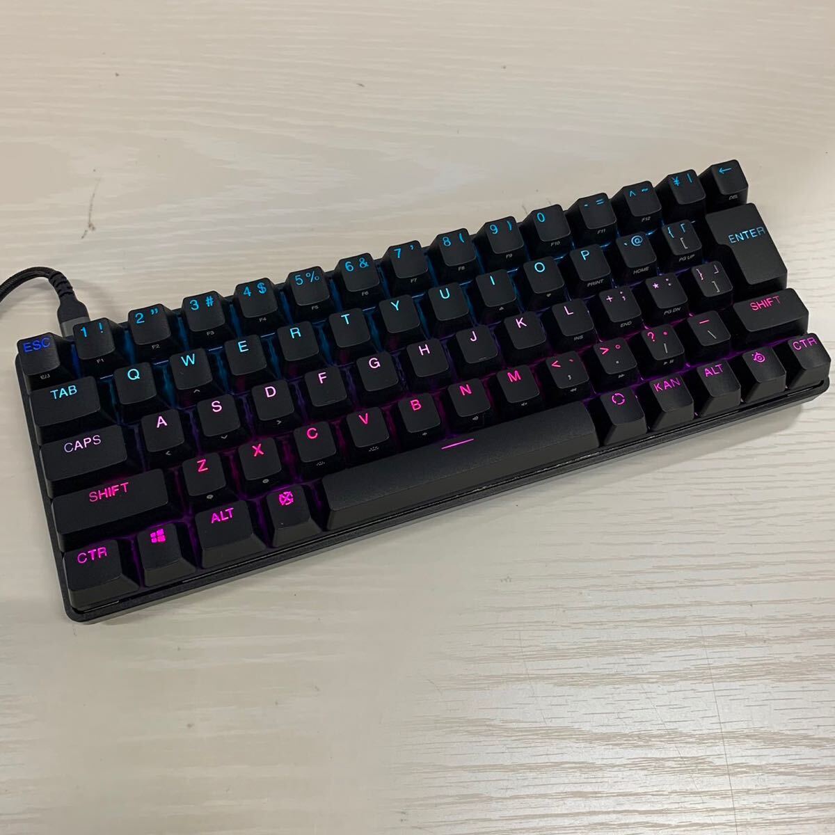 SteelSeries ラピッドトリガー 搭載 ゲーミングキーボード ミニサイズ Apex Pro Mini JP 有線 日本語配列 64825 ブラック 訳あり品_画像9