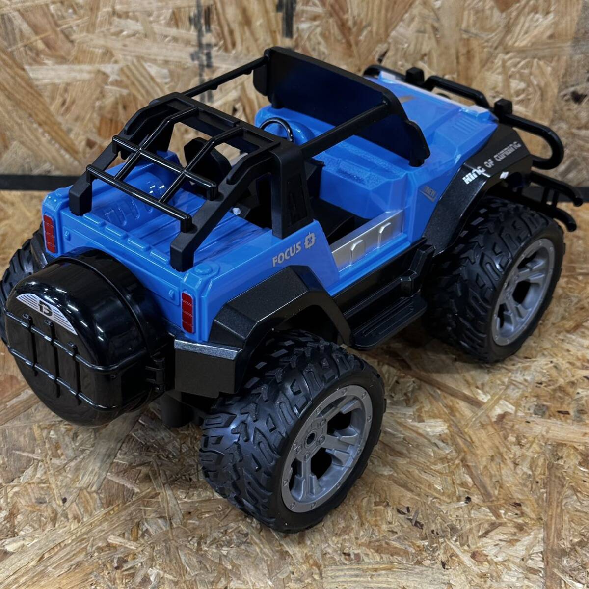 DEERC ラジコン ラジコンカー オフロード 男の子 rc car ジープ 玩具 車 リモコンカー 操作時間80分 デモモード LEDライト付き 2.4GHz_画像4