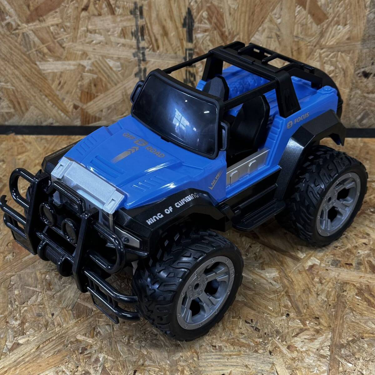 DEERC ラジコン ラジコンカー オフロード 男の子 rc car ジープ 玩具 車 リモコンカー 操作時間80分 デモモード LEDライト付き 2.4GHz_画像3