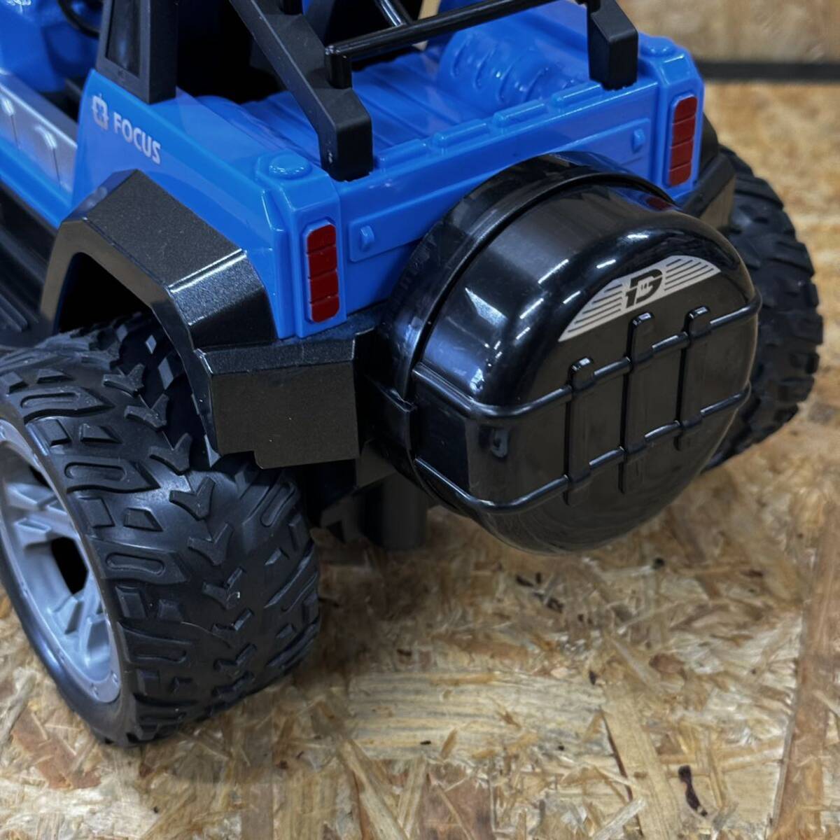 DEERC ラジコン ラジコンカー オフロード 男の子 rc car ジープ 玩具 車 リモコンカー 操作時間80分 デモモード LEDライト付き 2.4GHz_画像7