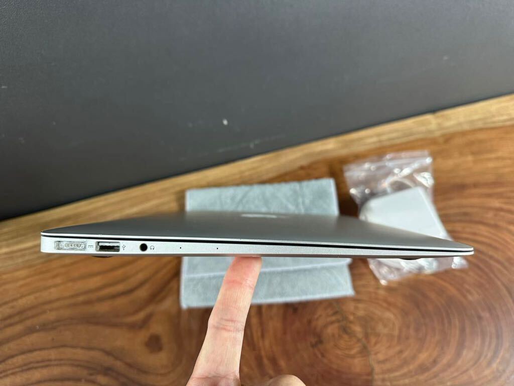 「美品」Apple MacBook Air 13inch 2017/Core i5 1.8GHZ/SSD256GB/8GB/Office2019/windows11_画像3