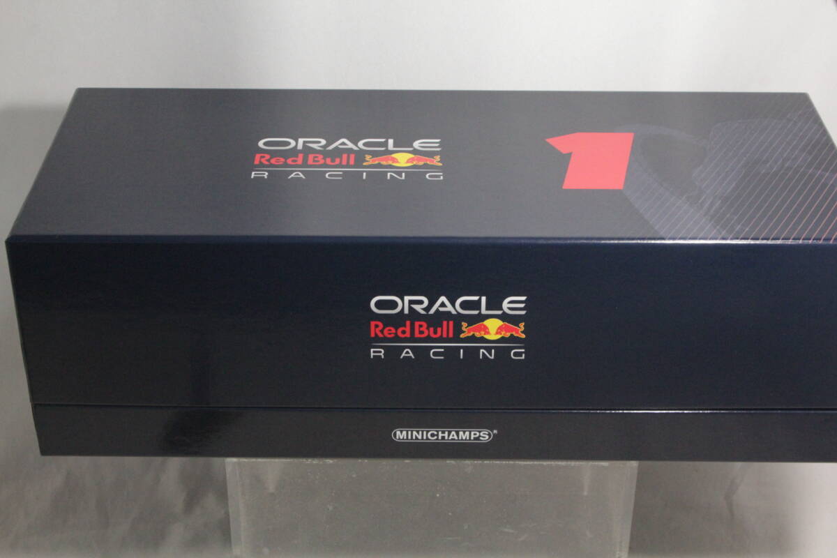 MINICHAMPS 1/18 レッドブル RB18 フェルスタッペン 2022 ベルギー GP 優勝_画像4