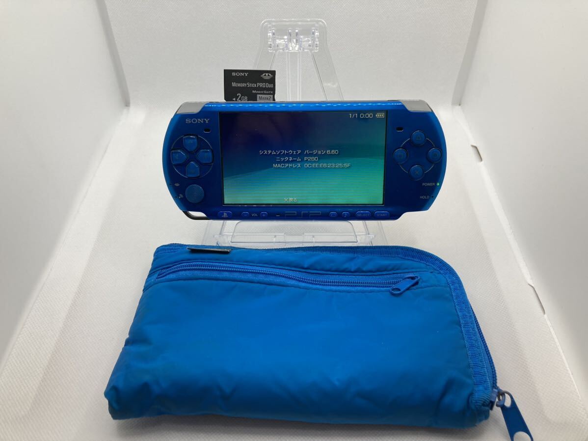 美品　PSP3000ブルー　メモリースティック専用のポーチ付き　SONY ソニー プレイステーションポータブル _画像1