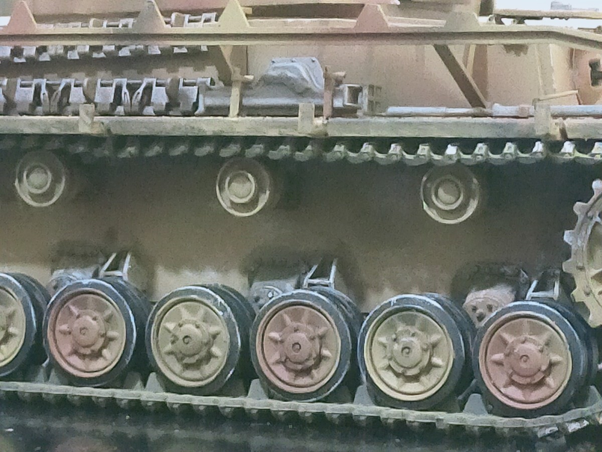 タミヤ 1/35 ドイツ 4号戦車 J型 塗装済み 完成品 ドイツ兵４体とクリアケースが付きます_画像7