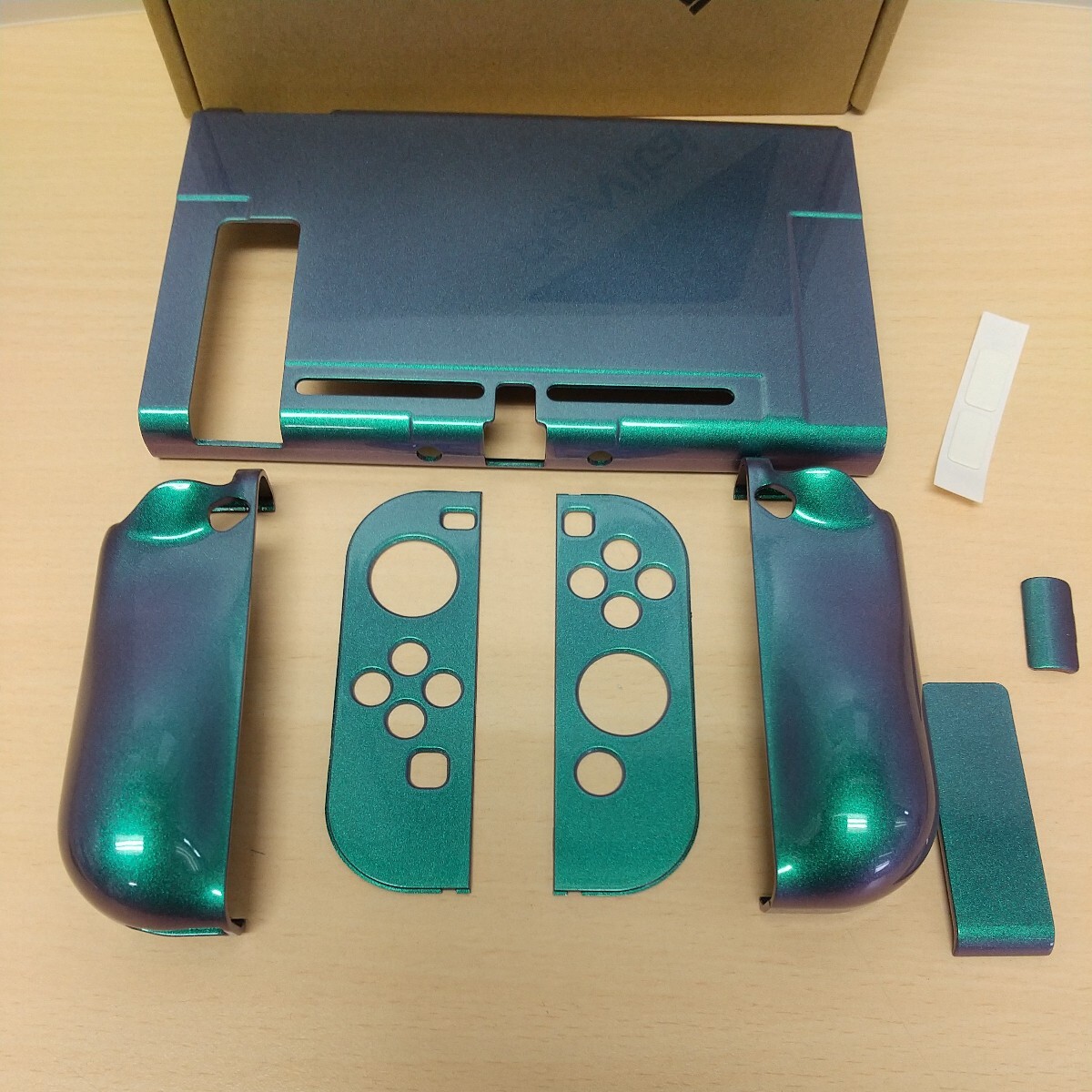 y030715fm PlayVital Nintendo Switch 対応 ハードケース グリップカバー ジョイコン 対応 グリーン パープル カメレオングロッシー