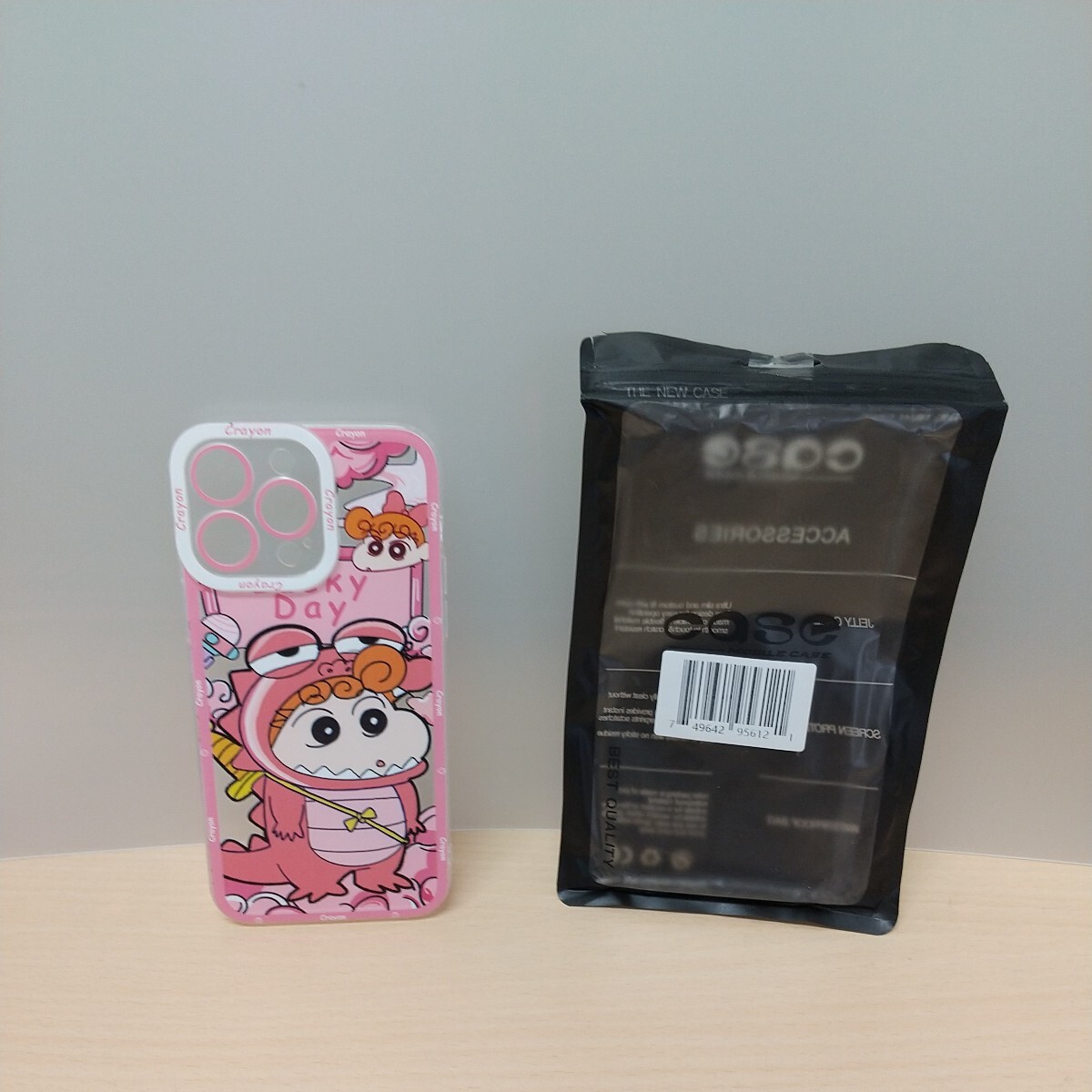 y031819fm クレヨンしんちゃん iPhone 14 Pro Max 用 ケース 薄型 シリコンカバーピンク