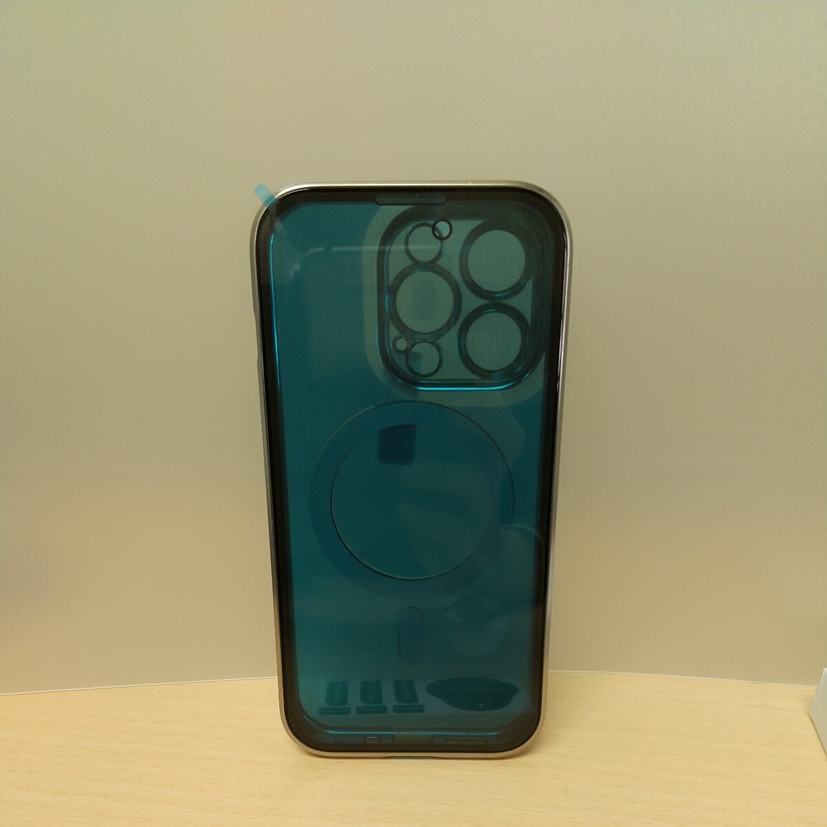 y031825fm OURJOY iPhone 15 Pro 適用 ケース 覗き見防止 強化ガラス + 押し式安全ロック + 一体型カメラ保護 マグネット式 アルミバンパー_画像3
