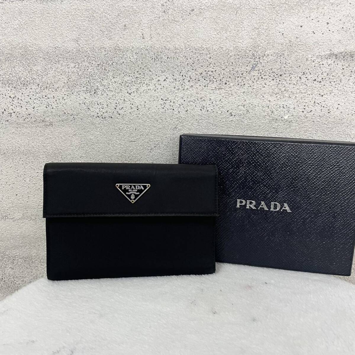 【贅沢品の極み】PRADA プラダ　折り財布 カードケース　コインケース　三角プレート　ナイロン　本革　レザー　サフィアーノ　ブラック_画像1