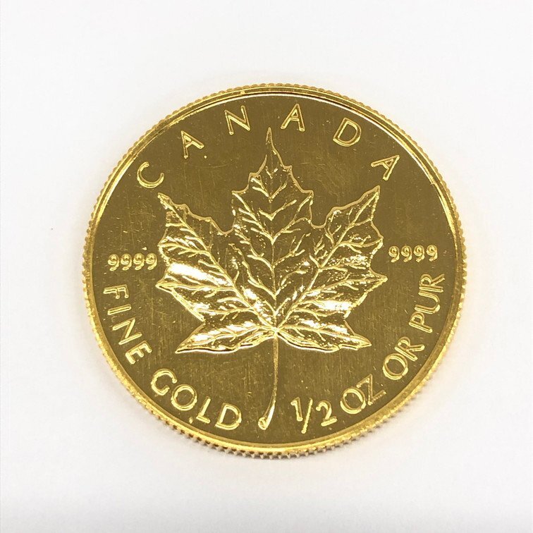 K24IG カナダ メイプルリーフ金貨 1/2oz 1993 総重量15.6g【CCAR6004】の画像1